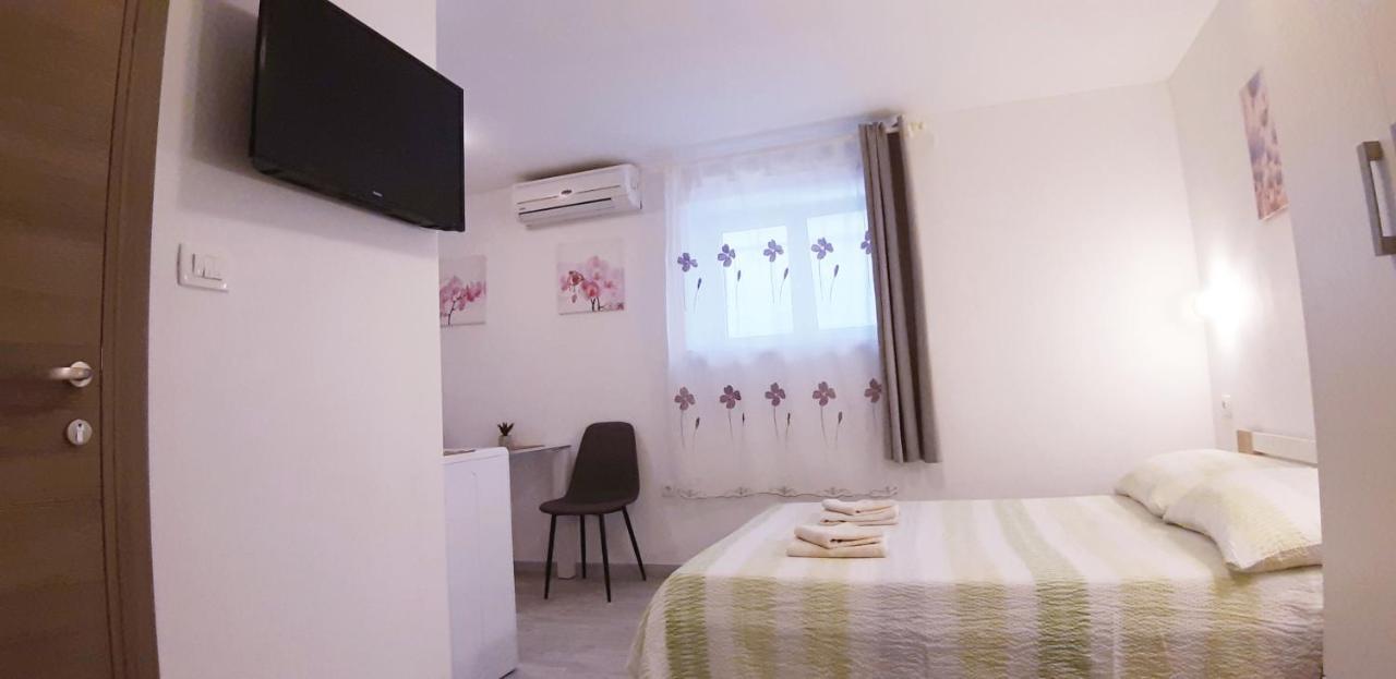 Apartments Close To Sandy Beach Сплит Экстерьер фото